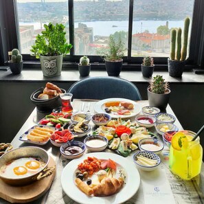 Free daily buffet breakfast - Galata Times Hotel (Istanbul)