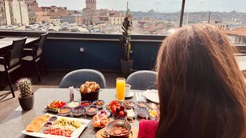 Free daily buffet breakfast