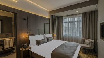 Executive Room, City View | Premium bedding, minibar, in-room safe, desk