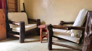 Coin salon dans le hall