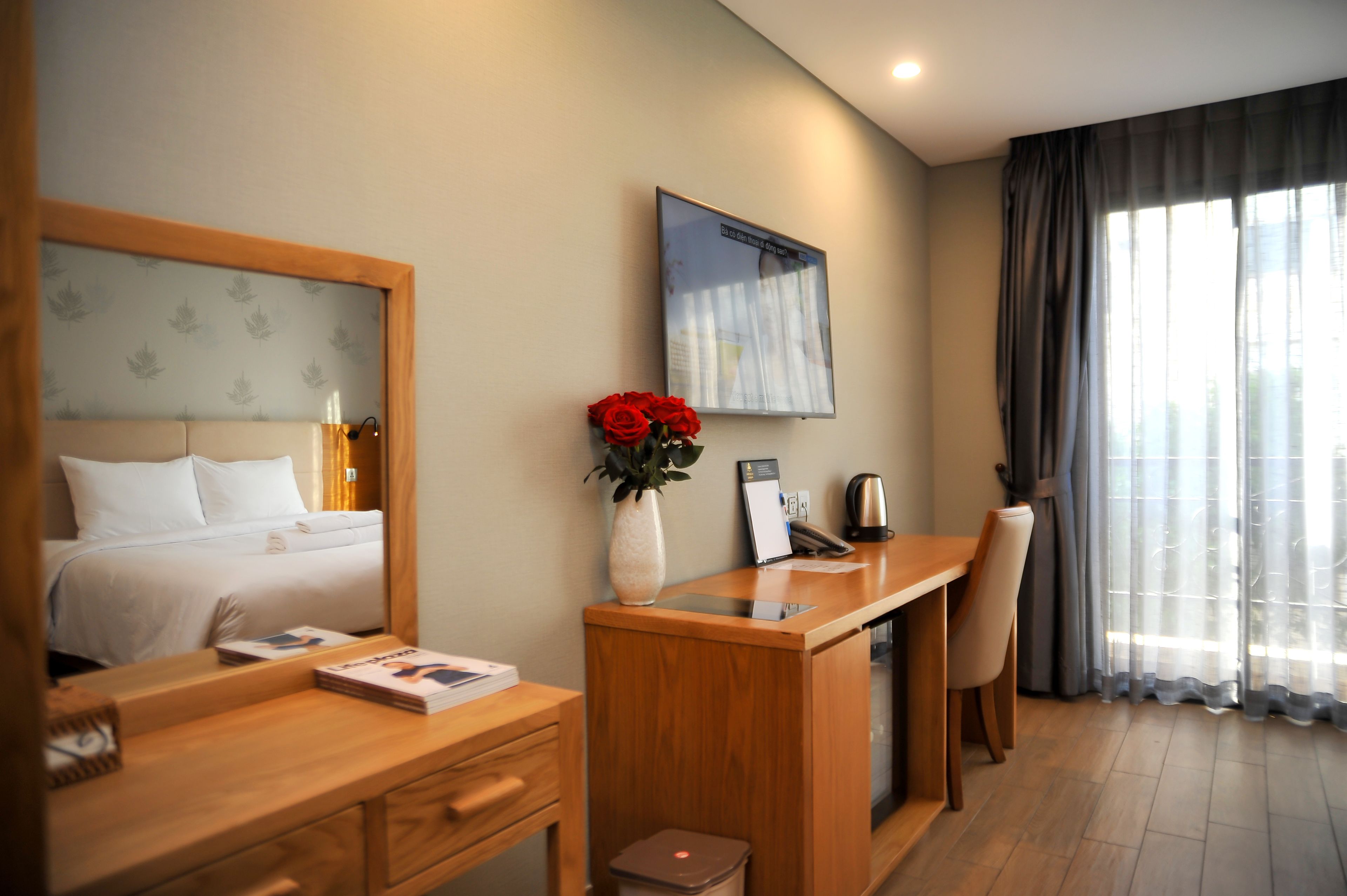 Deluxe Room | 1 bedroom, minibar, in-room safe, desk