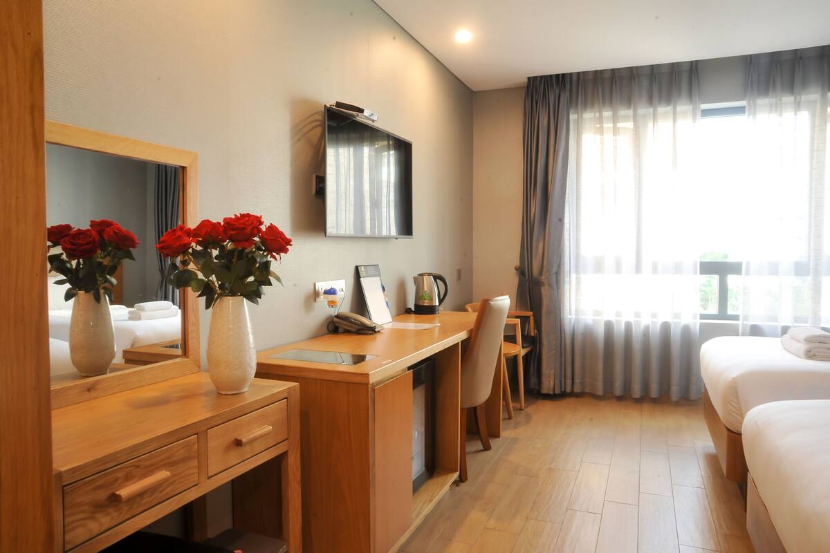 Superior Twin Room | 1 bedroom, minibar, in-room safe, desk