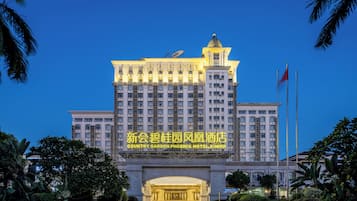 Fachada da propriedade à noite