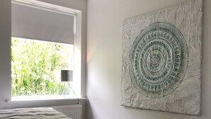 Laptop workspace, blackout drapes, iron/ironing board, travel crib - Alma's Apartment (Akureyri)