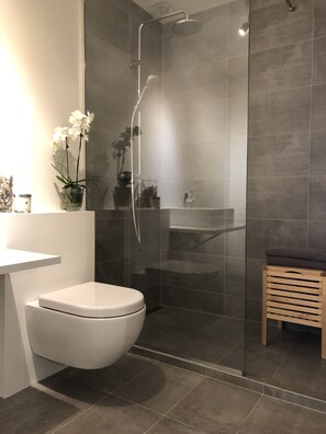 Bathroom - Alma's Apartment (Akureyri)
