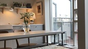 55-inch plasma TV with digital channels, Smart TV - Alma's Apartment (Akureyri)