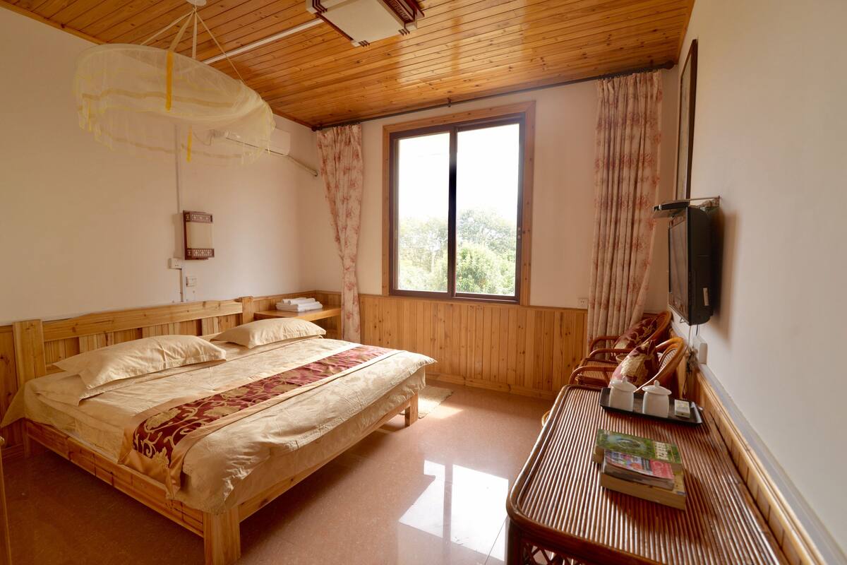 Desk, blackout curtains, free WiFi, bed sheets