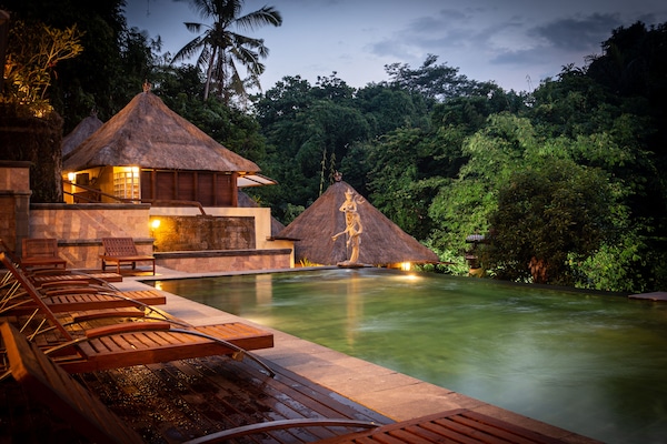 2 piscinas al aire libre, tumbonas