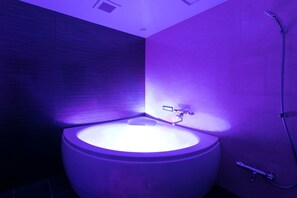 Room with Sauna Included | Bathroom | Separate bathtub and shower, deep-soaking bathtub, free toiletries