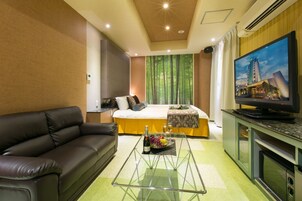 Minibar, cortinas blackout, sistema de insonorización y wifi gratis 