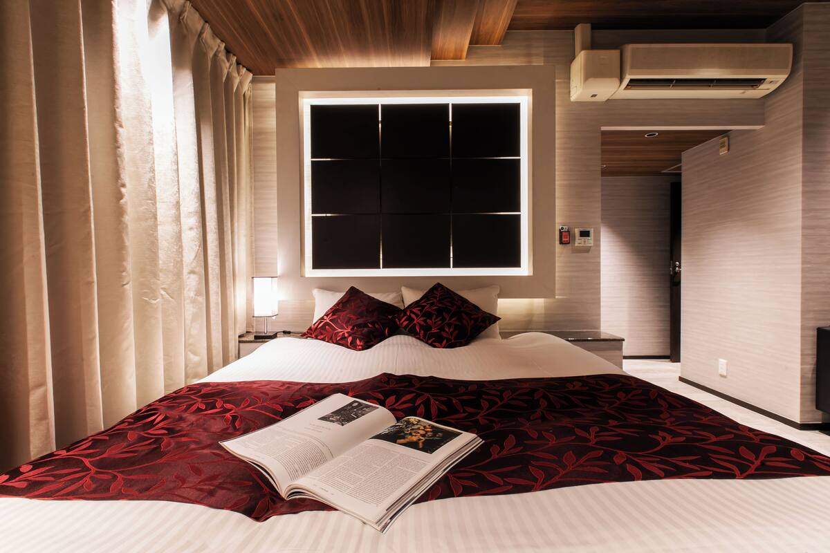 Rom (Regular Room) | Minibar, blendingsgardiner, lydisolert og wi-fi (inkludert)