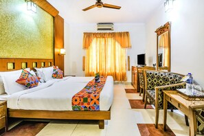 Habitación Premium, 1 cama matrimonial | Escritorio y insonorización
