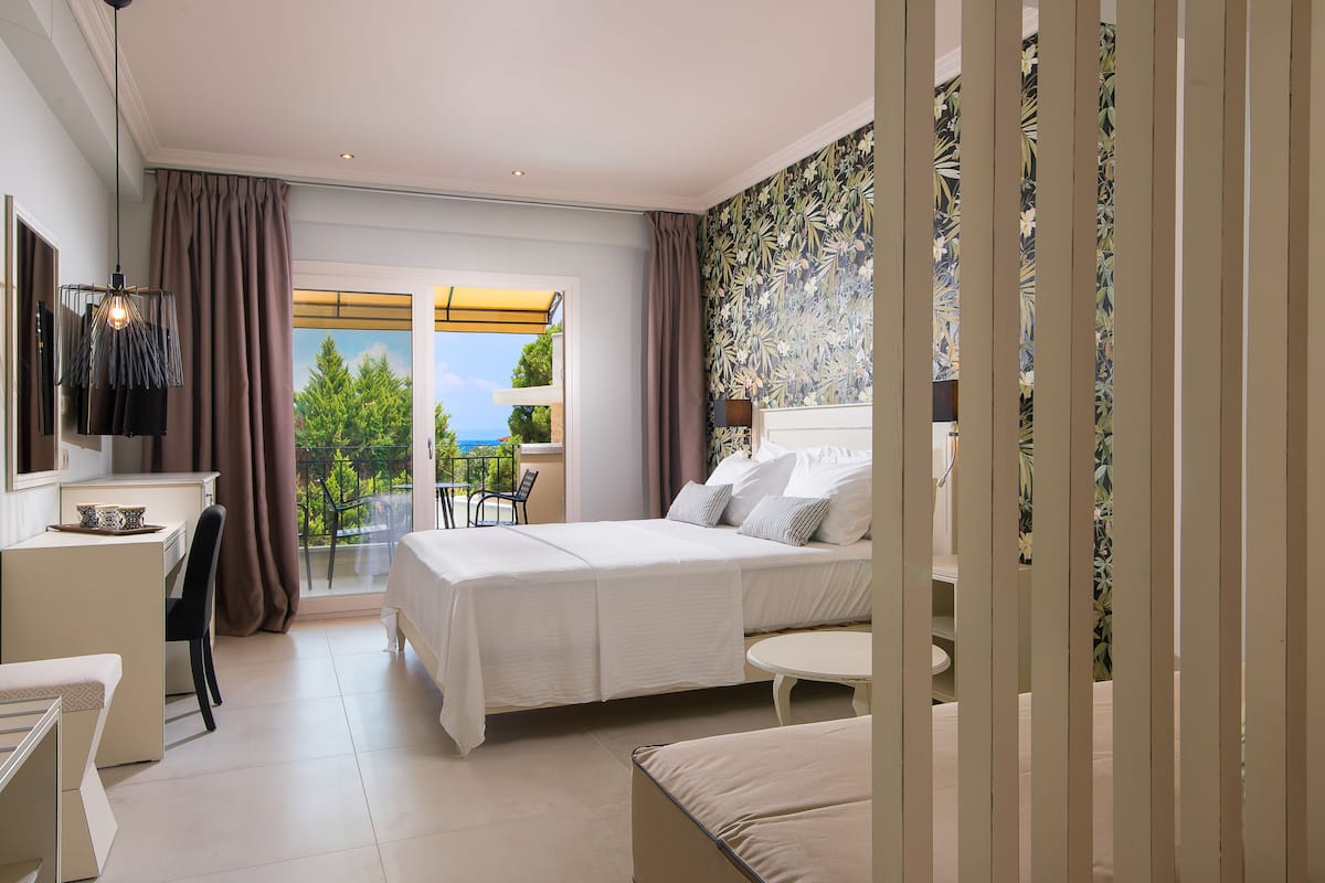 Premium Suite | In-room safe, blackout drapes, soundproofing, WiFi (free)