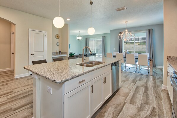 House, 6 Bedrooms | Private kitchenette | Cookware/dishes/utensils