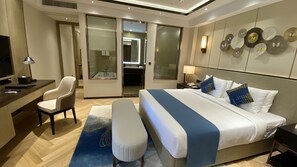 Business Suite 商务套房 | In-room safe, desk, blackout curtains, free WiFi - Ocean Delight Boutique Hotel (Sihanoukville)