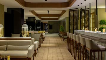 Bar (trong khuôn viên)