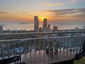 Familienapartment, 1 Schlafzimmer, Balkon, Meerblick | Terrasse/Patio