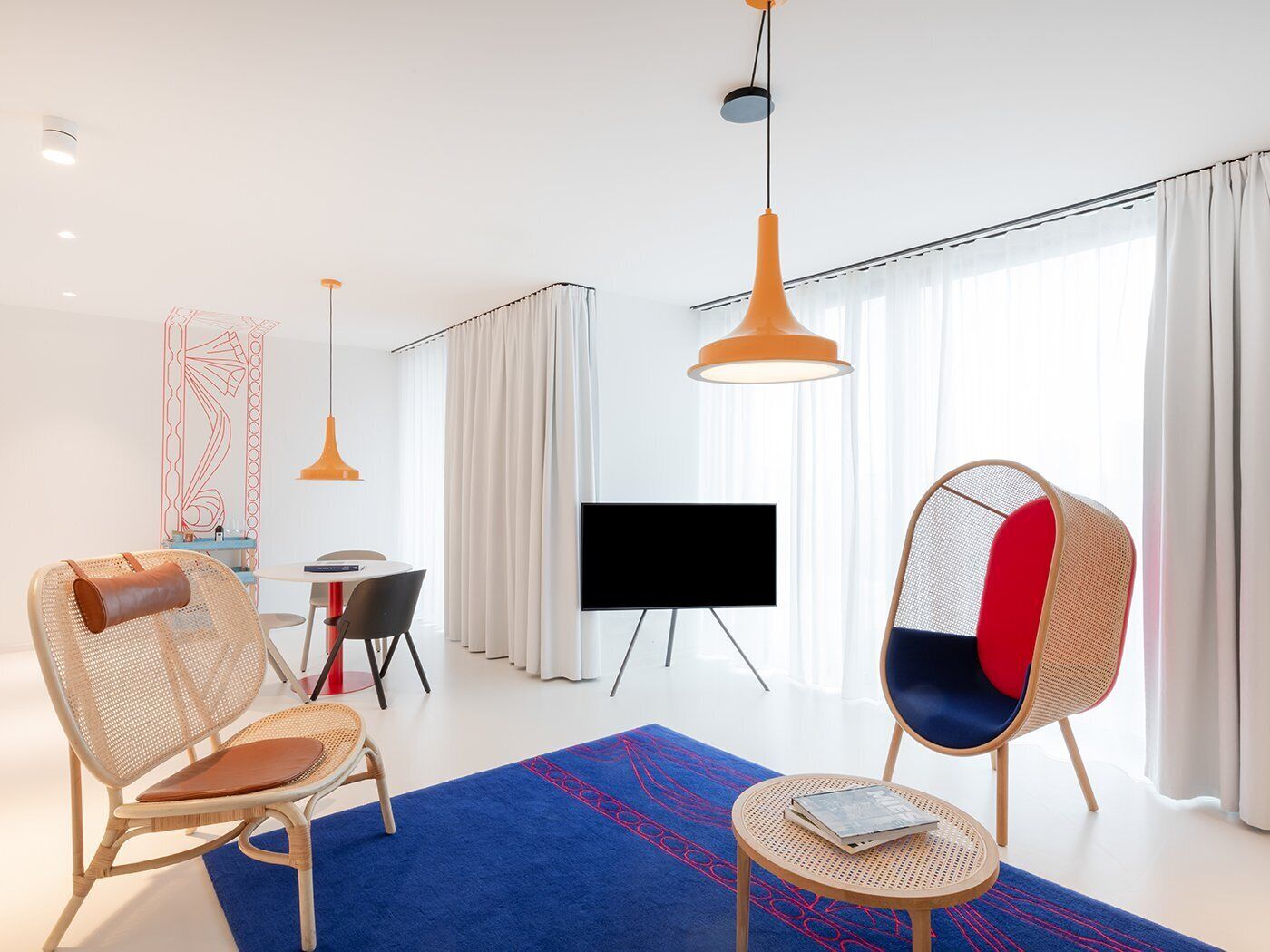 Svit Executive - 1 kingsize-säng | Vardagsrum | Smart-tv, surfplatta, Netflix och bordsfotboll