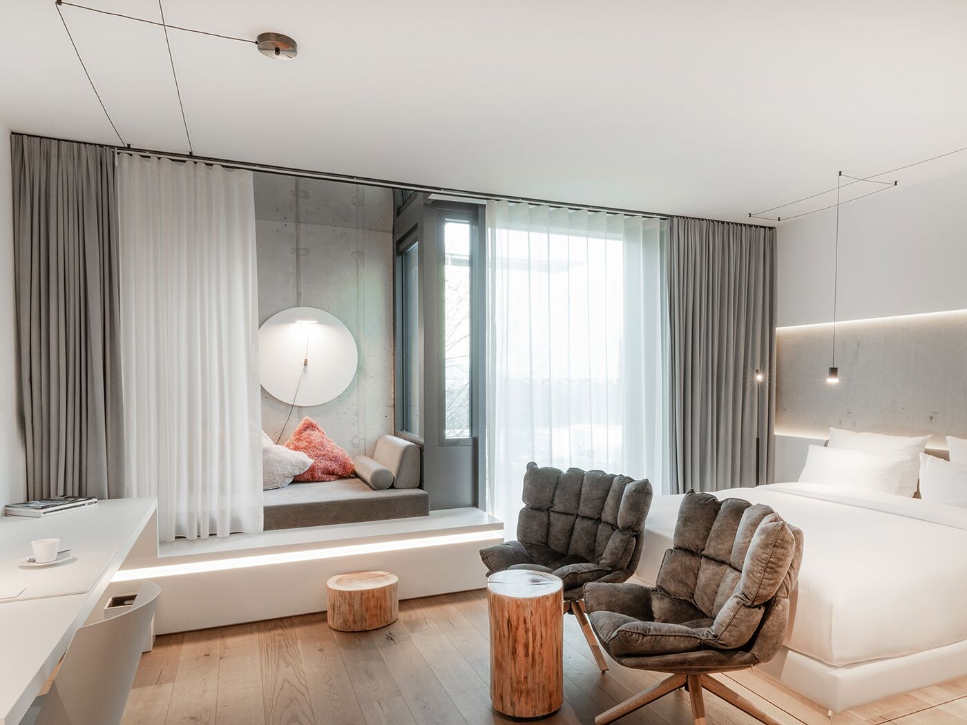 Deluxe Room, 1 King Bed (Lounge) | Premium bedding, down comforters, free minibar, in-room safe