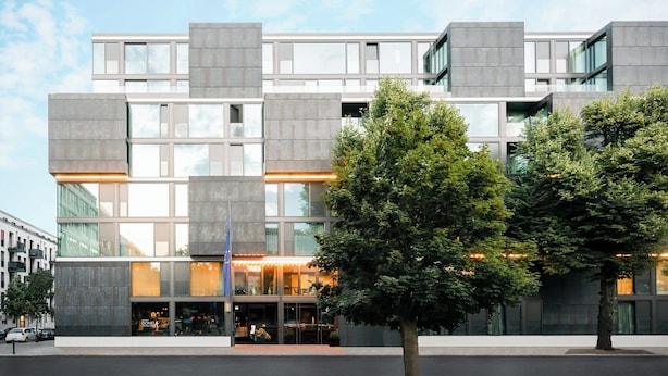 A modern building with a glass facade and a flat roof. - KPM Hotel & Residences Berlin, a Member of Design Hotels (Berlin)