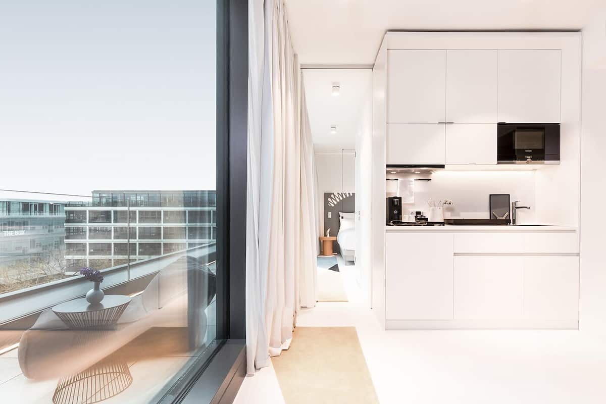 deluxe suite, 1 king bed | premium bedding, down duvets, free minibar, in-room safe