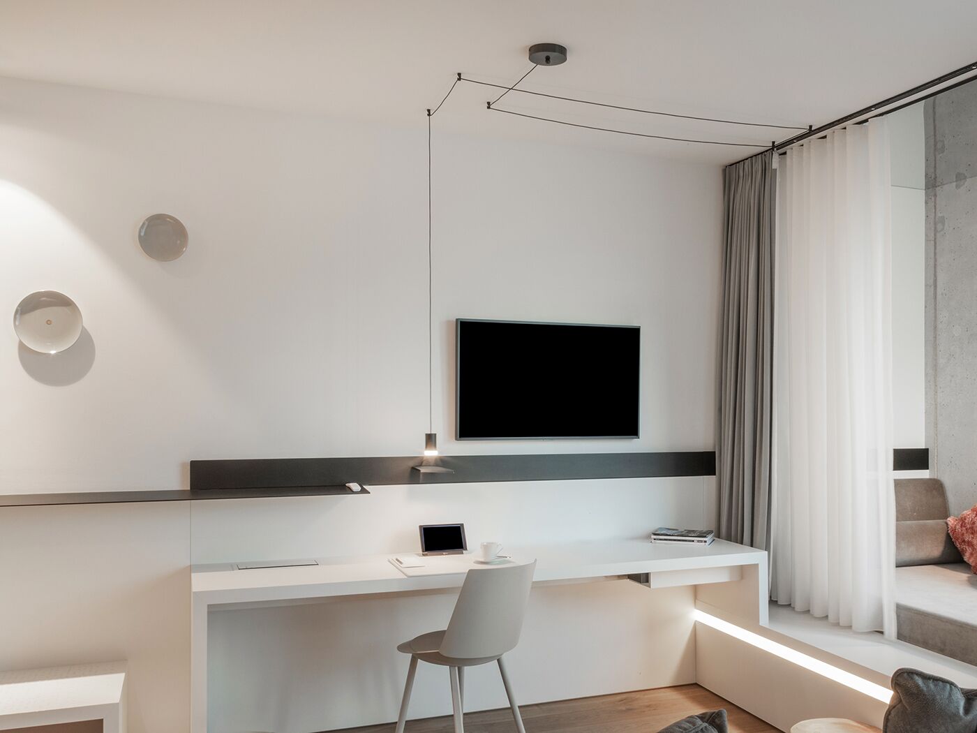 deluxe room, 1 king bed (lounge) | premium bedding, down duvets, free minibar, in-room safe