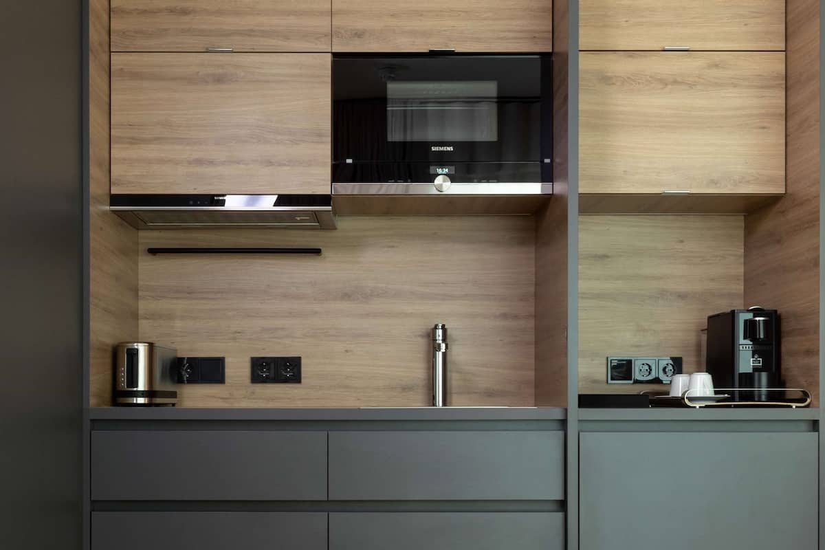 premium bedding, down duvets, free minibar, in-room safe