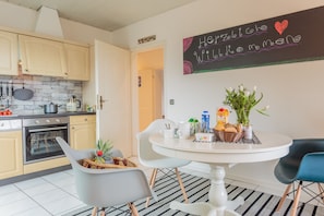 Apartment | Eigene Küche | Großer Kühlschrank, Ofen, Herdplatte, Geschirrspüler