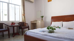 Quarto casal superior | Escrivaninha, Wi-Fi de cortesia