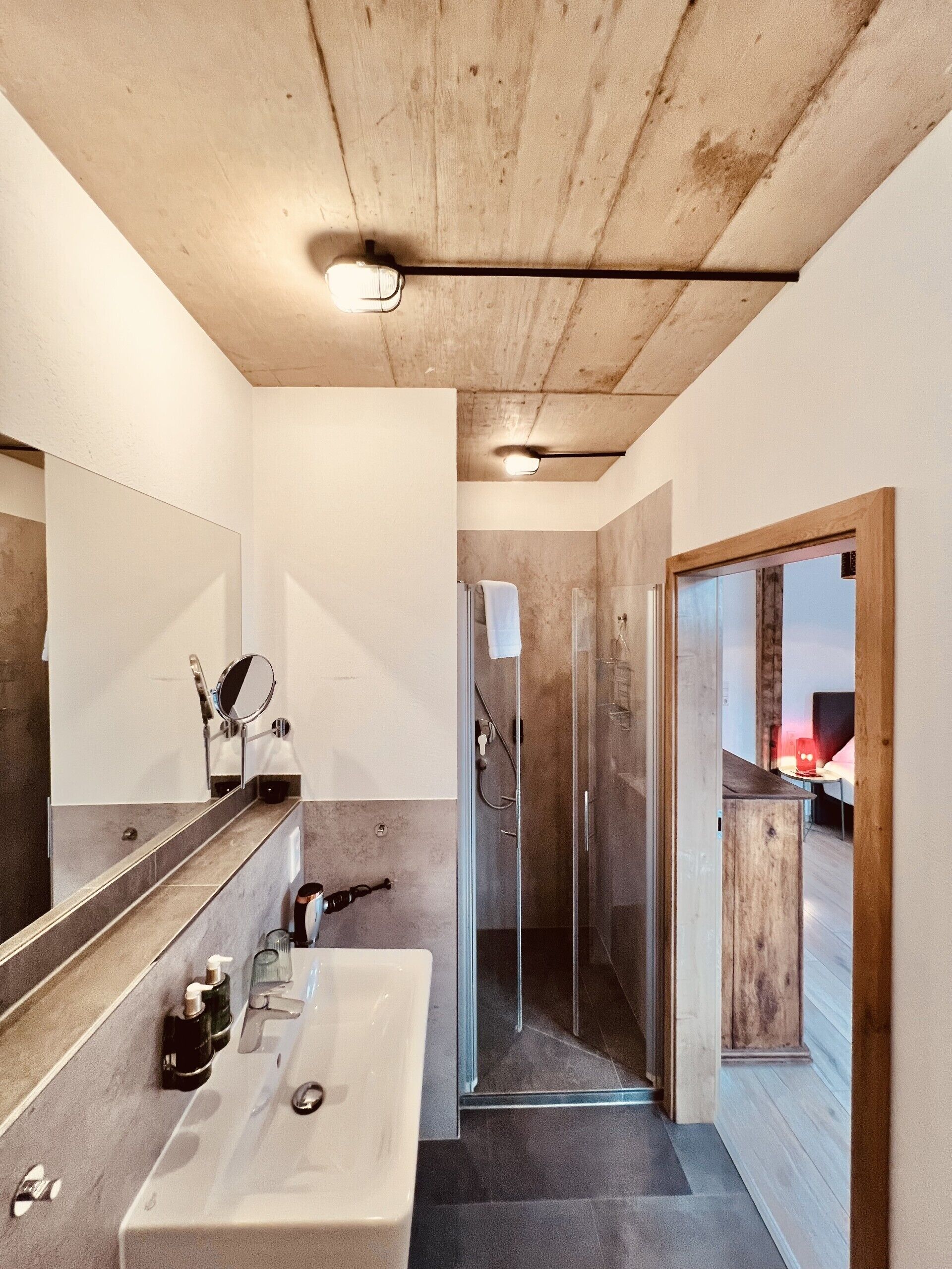 shower, free toiletries, hair dryer