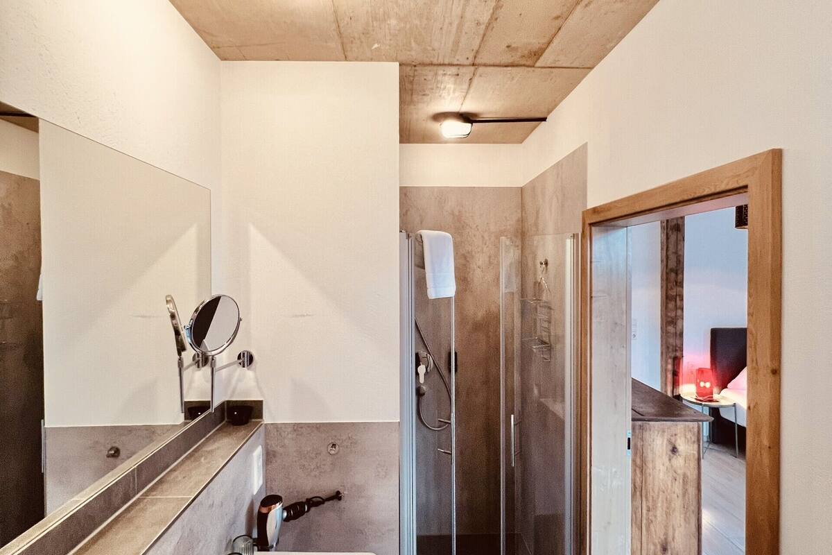 shower, free toiletries, hair dryer