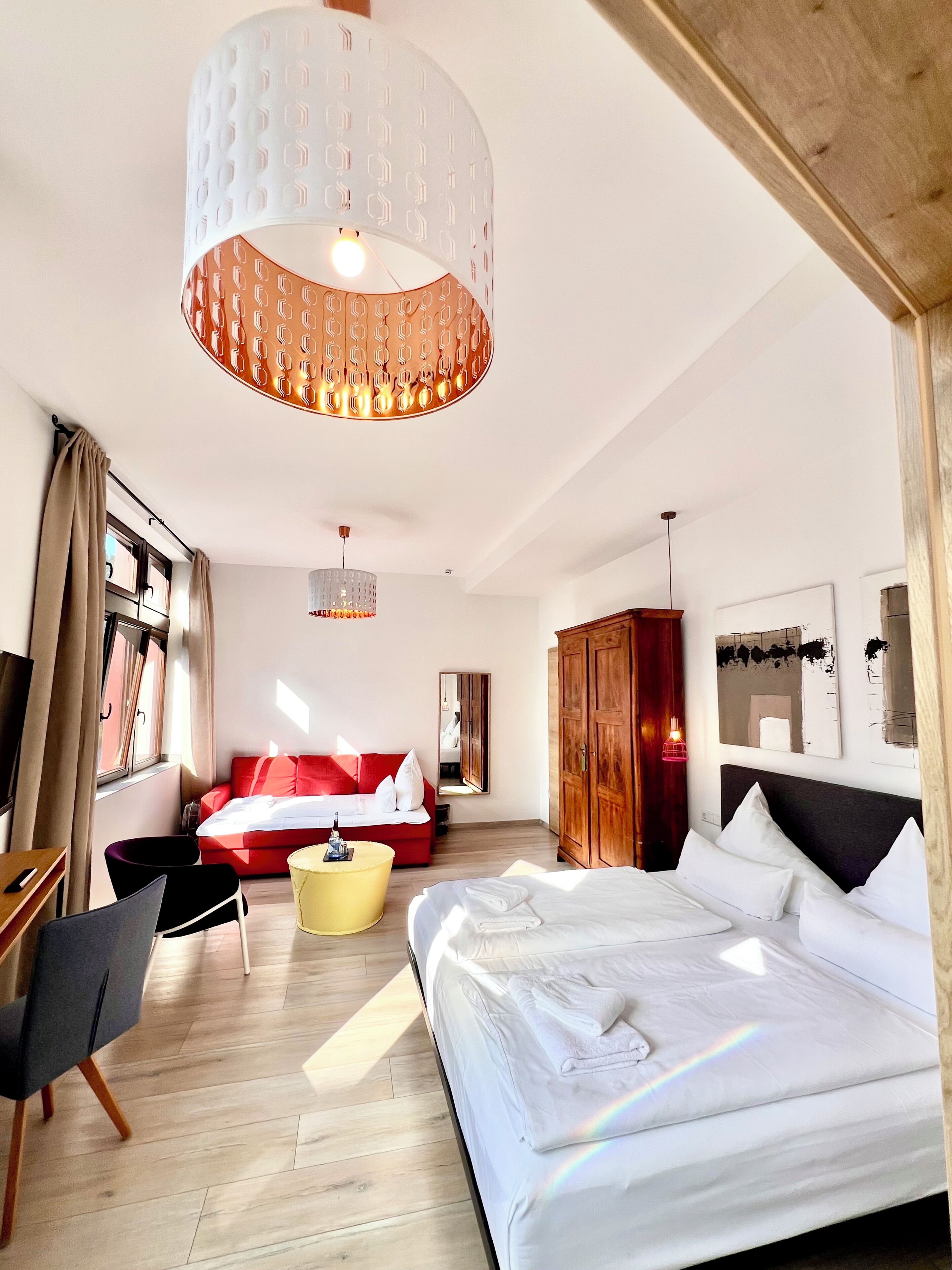 Dreibettzimmer | 1 Schlafzimmer, Allergikerbettwaren, Schreibtisch, kostenlose Babybetten