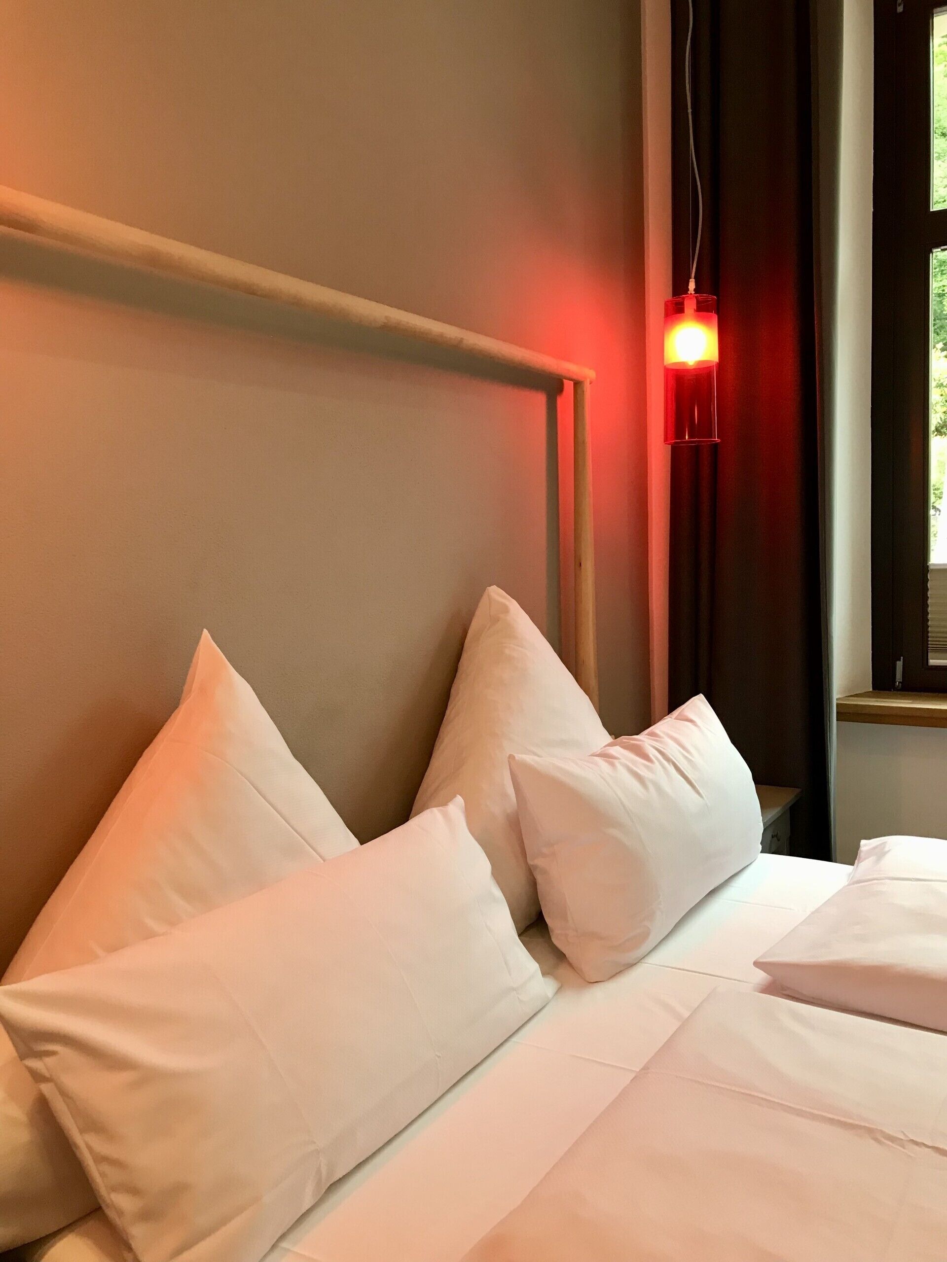 1 bedroom, hypo-allergenic bedding, desk, free cots/infant beds