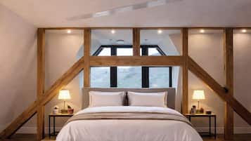 Exclusive Suite | 1 bedroom, hypo-allergenic bedding, desk, free cribs/infant beds