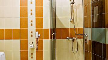 Standard Double Room | Bathroom | Free toiletries, hair dryer (on request), towels