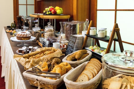 Free daily continental breakfast . Hotel Abácie & Wellness