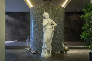 Sauna, bañera de hidromasaje, tratamientos corporales