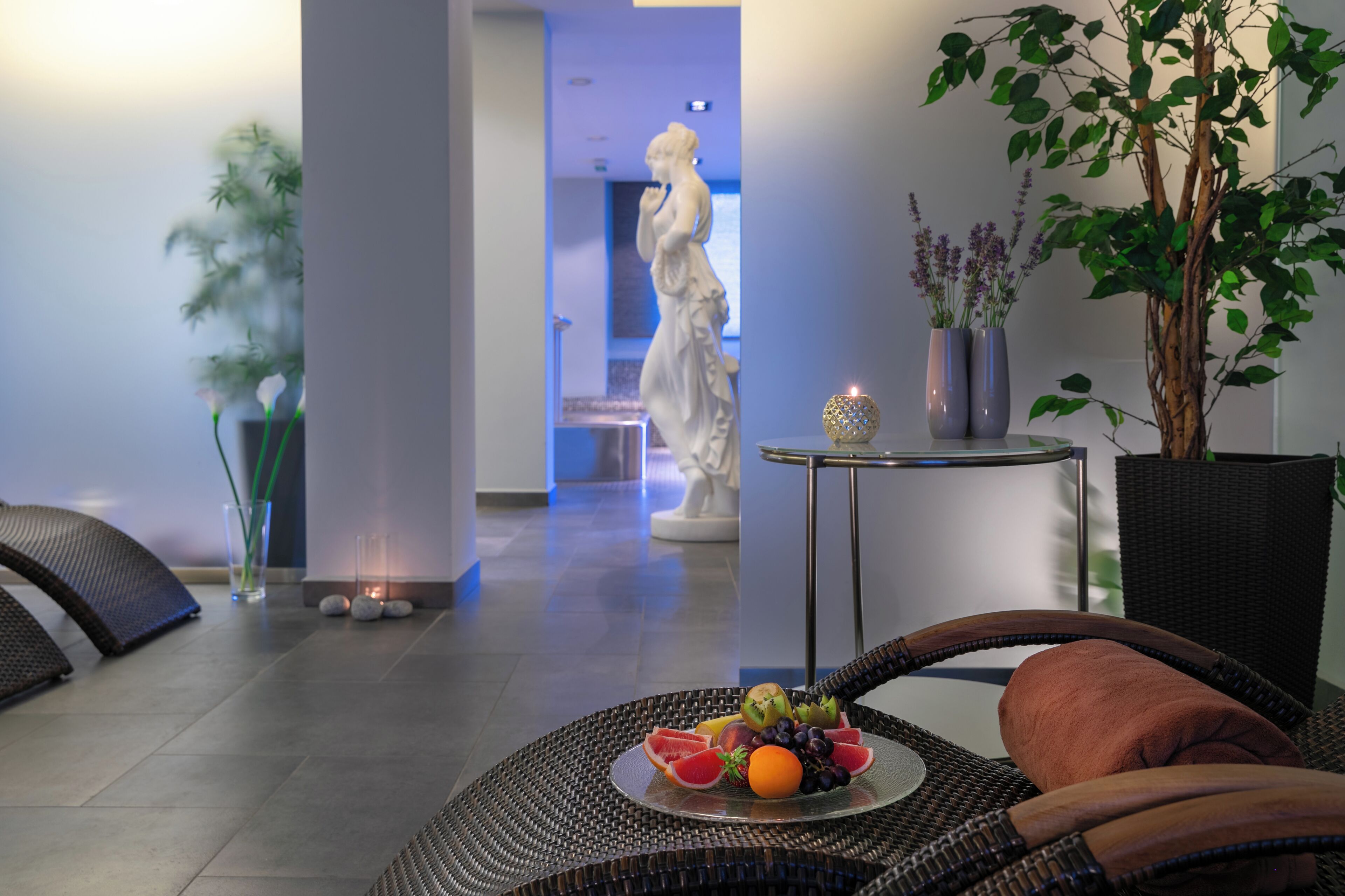 Sauna, bain à remous, soins corporels, massages aux pierres chaudes