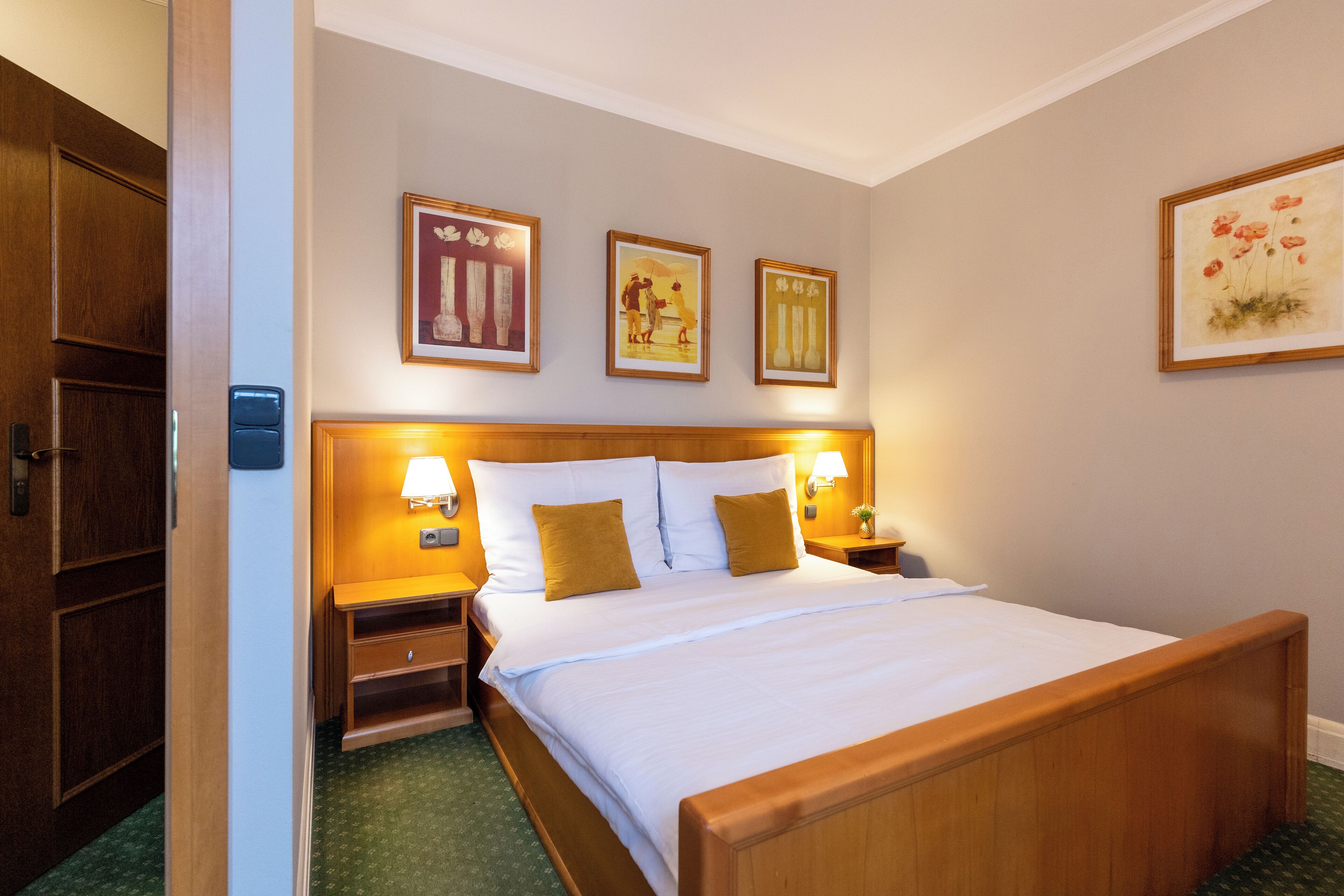 Comfort Double Room | In-room safe, desk, blackout drapes, free WiFi
