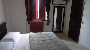Habitación triple Confort, baño en la habitación | Ropa de cama de alta calidad, camas con efecto memoria y wifi gratis