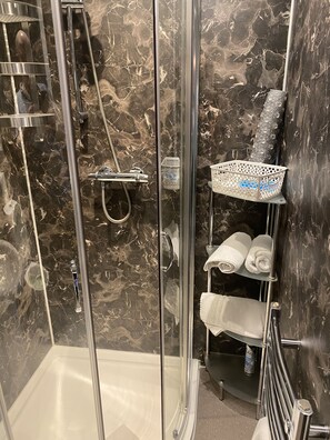 Basic Double Room, 1 Double Bed, Non Smoking | Bathroom | Shower, free toiletries, hair dryer, towels - Cromarty View Guest House (Dingwall)
