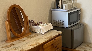 Comfort-Dreibettzimmer, Nichtraucher | 1 Schlafzimmer, individuell dekoriert, individuell eingerichtet