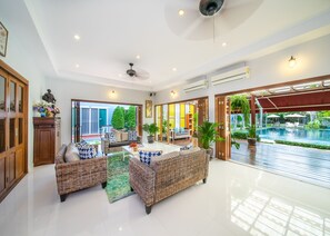 Lobby - Blu Marine Hua Hin Resort and Villas (Hua Hin)