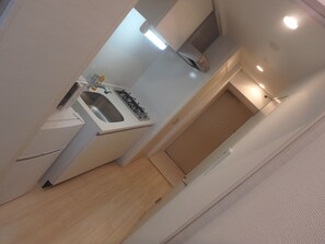 Standardzimmer (201) | Eigene Kochnische | Kühlschrank, Mikrowelle, Herdplatte, Wasserkocher