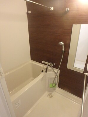 Standard Room 201 | Bathroom | Separate tub and shower, deep soaking tub, free toiletries, hair dryer