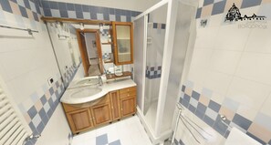 Economy Apartment, City View | Blackout curtains, free WiFi - Borgo Pio 91 (Rome)
