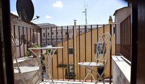 Standard Loft, Courtyard View | Balcony