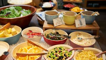 Daily buffet breakfast (JPY 1620 per person)