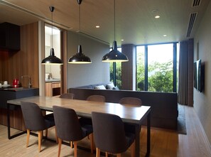 Lägenhet (C) | Värdeförvaringsskåp på rummet och mörkläggningsgardiner