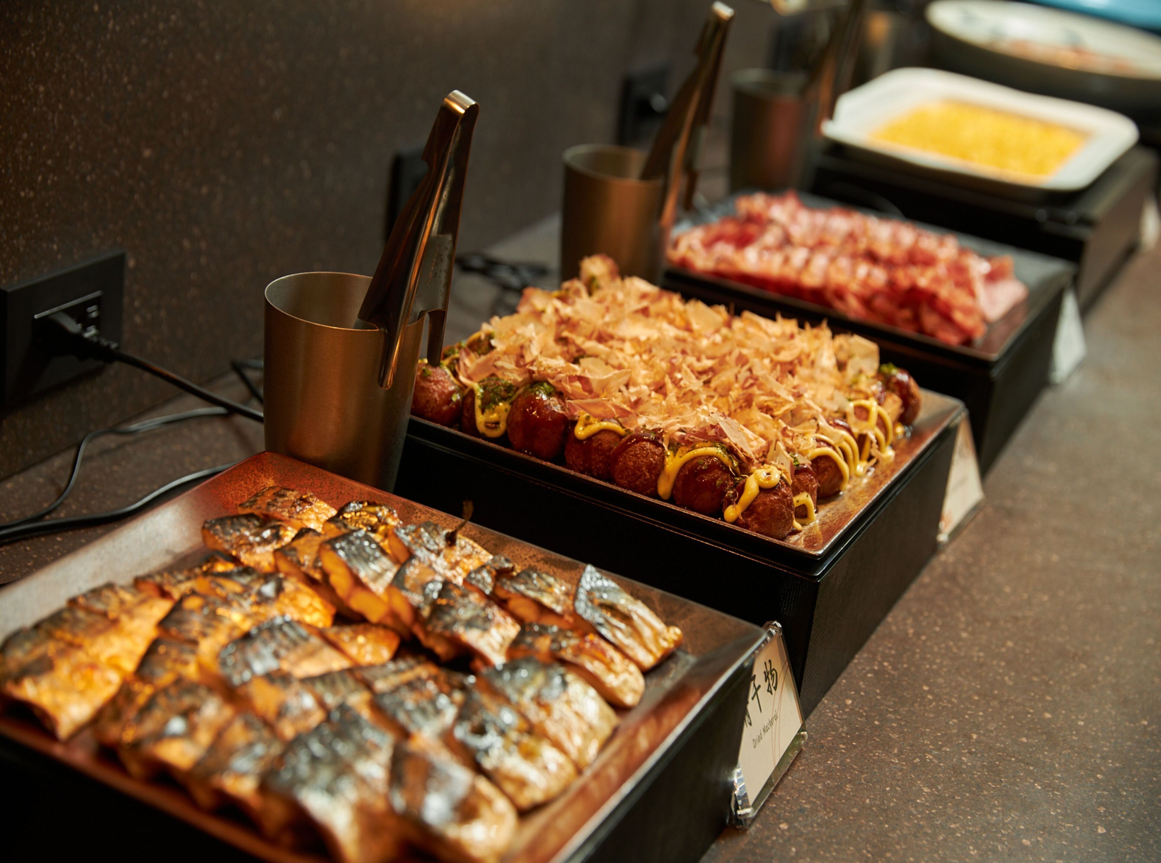 daily buffet breakfast (jpy 1620 per person)